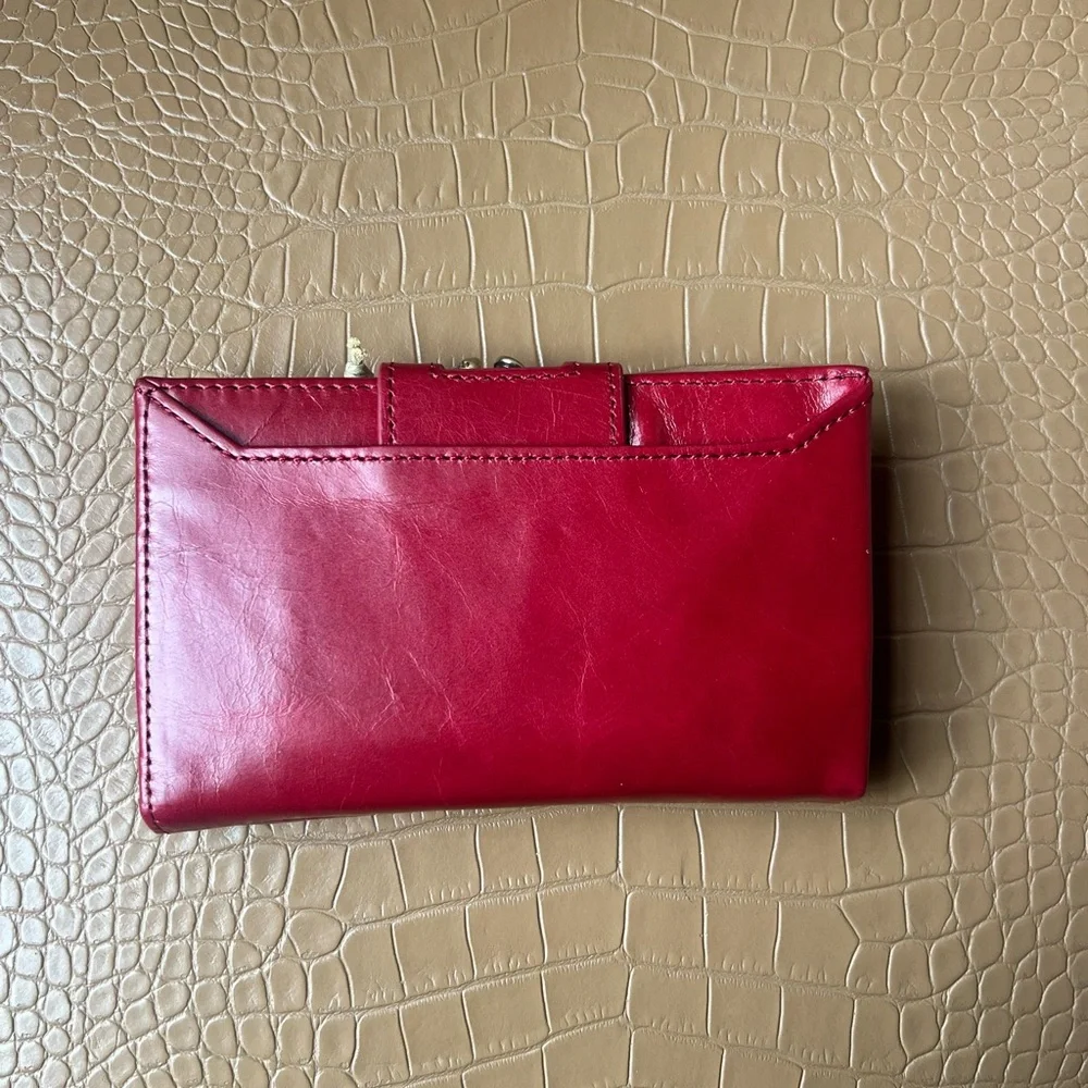 HOBO Alice Cardinal Red With Gold Hardware Wallet Genuine Leather One Size - Picture 2 of 6